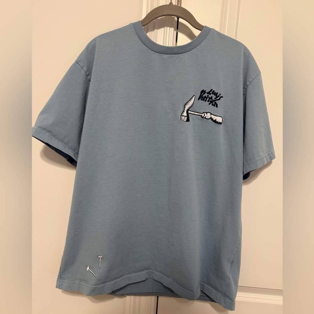 Men’s Large blue graphic t-shirt.
